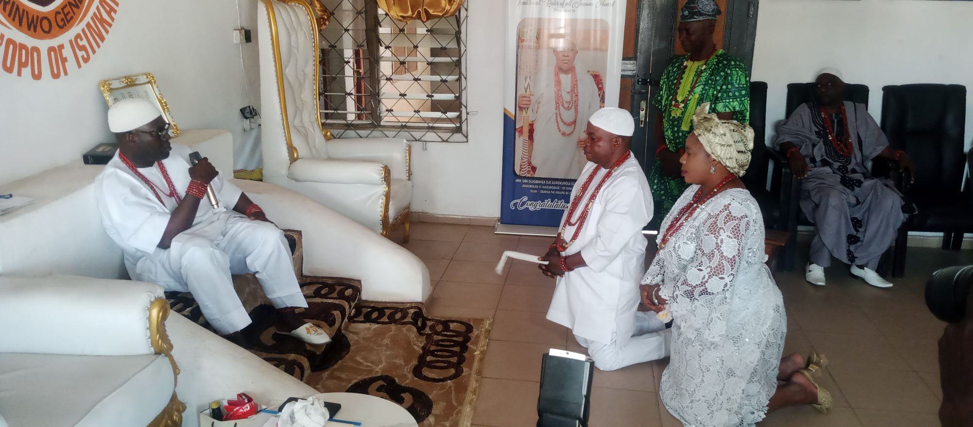 NEW ADAJA AND YEYE ADAJA OF ISINKAN EMERGE DURING ONE YEAR CORONATION CEREMONY OF GBOBANIYI WHO IS THE CEO EVER-SHINE FILMS AND TRAVELS LTD NEW ADAJA AND YEYE ADAJA OF ISINKAN EMERGE DURING ONE YEAR CORONATION CEREMONY OF GBOBANIYI WHO IS THE CEO EVER-SHINE FILMS AND TRAVELS LTD